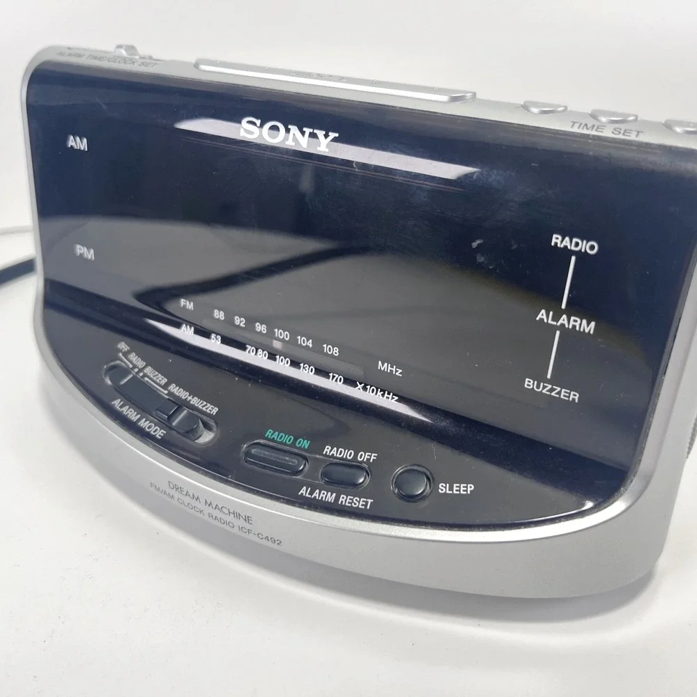 Sony Dream Machine Digital Alarm Clock AM FM Radio Large Display Silver ICF-C492